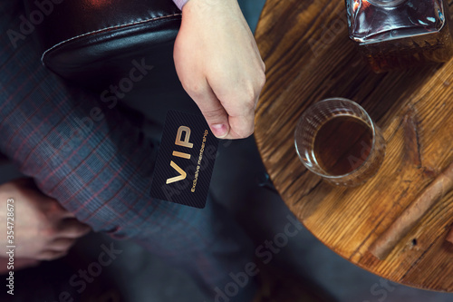 Fotografía Man holds VIP member card in his hand