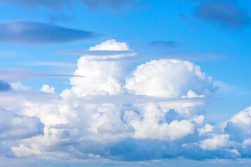 Powerful cumulus clouds in unstable stratification of the troposphere, weather with short-term rains and thunderstorms.