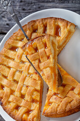 Canvas Print - sliced sweet apricot shortcrust pie, top view