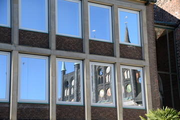 Poster - Spiegelung Rathaus in Luebeck