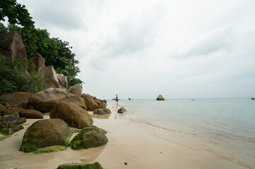 Fototapete - Beach with a rocks in cloudy day on tropical island at South of Thailand.