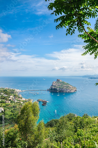 Fotografía Vertical lanscape: Aragonese fortress in Ischia island, Italy