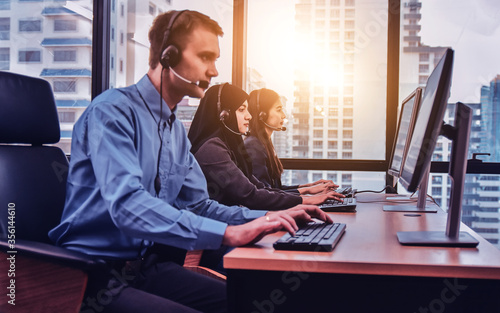 Fotografía Call center service working online contract support communication suggestion dat