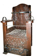 Inkwizytorskie krzesłom tortur.  Narzędzie tortur stosowano je do roku 1845 podczas regularnych przesłuchań sądowych.