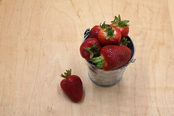 Poster - strawberries in a bowl