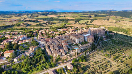 Sticker - Pienza, Tuscany. Aerial view at sunset of famous medieval town