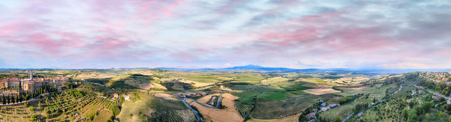 Canvas Print - Pienza, Tuscany. Aerial view at sunset of famous medieval town