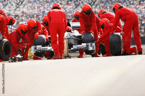 Fotomural Race car team working at pit stop
