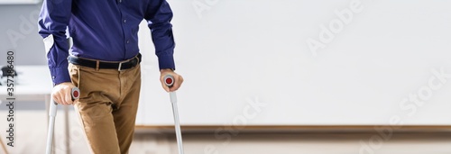 Fotografía Handicapped Man Walking With Crutches
