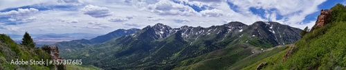 Fotografía Rocky Mountain Wasatch Front peaks, panorama landscape view from Butterfield Canyon Oquirrh range toward Provo, Tooele Utah Lake by Rio Tinto Bingham Copper Mine, Great Salt Lake Valley in spring