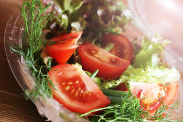 Green salad and tomato, Lettuce leaves