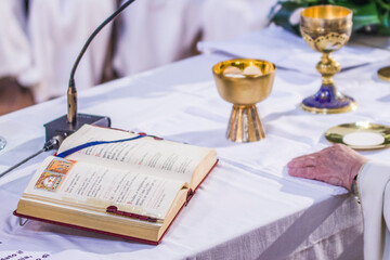 Wall Mural - altar with host and chalice with wine in the churches of the pope of rome, francesco