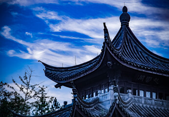 Canvas Print - Ancient Chinese architecture in the park