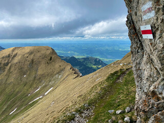 Mountaineering signposts and markings on peaks and slopes of the Pilatus mountain range and in the Emmental Alps, Alpnach - Canton of Obwalden, Switzerland (Kanton Obwalden, Schweiz)