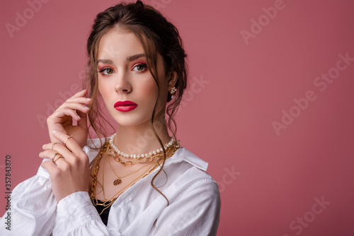 Fotomural Fashion, beauty portrait of elegant woman wearing trendy jewelry: river pearl earrings, necklace, chains, many golden rings