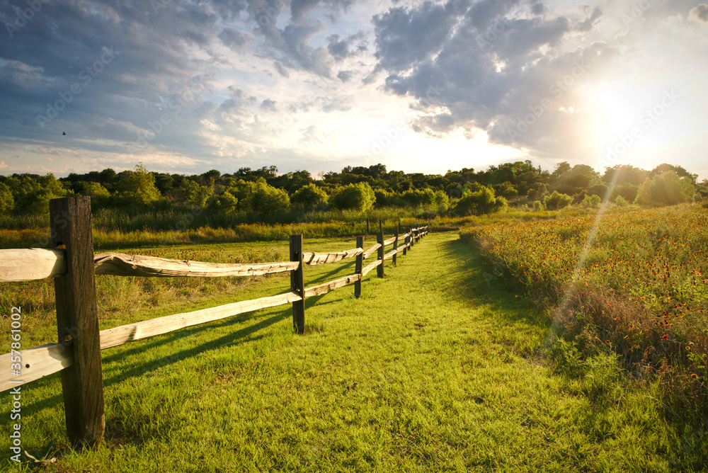 The sun sets over a ranch fence in North Texas. - obrazy, fototapety, plakaty 