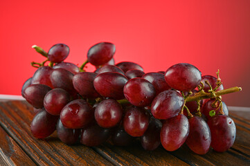 Sticker - Branch of ripe red grapes