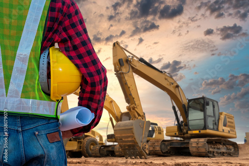 Obraz na plátně Construction engineer at construction site