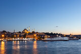 Fototapeta Londyn - Sunset of Golden Horn near Galata Bridge in Istanbul, Turkey
