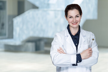 Wall Mural - Doctor woman dentist stands .