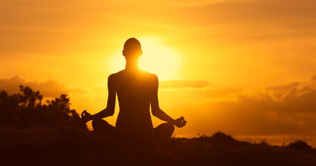 Poster - silhouette of a woman meditating in the sunset