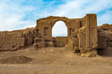 Wall Mural - It's Clay fortress ruins in Kashan province of Iran