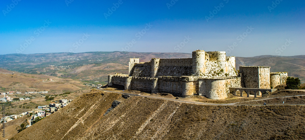 Obraz na płótnie It's Krak des Chevaliers, also Crac des Chevaliers, is a Crusader castle in Syria and one of the most important preserved medieval castles in the world. w salonie