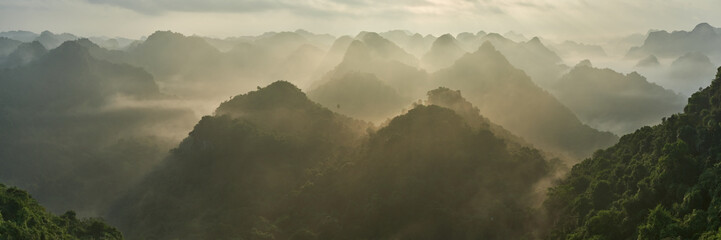 Naklejka panorama dolina słońce dżungla azja