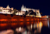 Fototapeta Na sufit - Night view of Santa Maria de Mallorca Cathedral , place of Worship reflected in the water