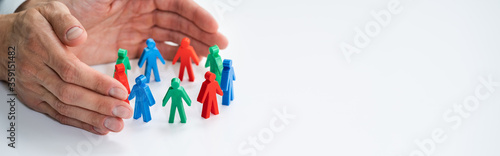 Photo Business Executive Hand Protecting Employee Figures