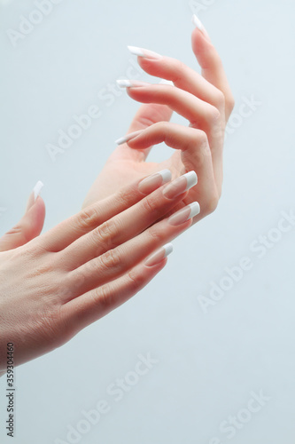 Delicate French manicure Lerretsbilde