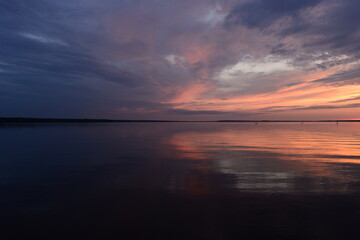 Wall Mural - Twilight glow of the sky nightfall on a lake