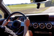 © DANLIN Media GmbH - Autofahren | Mann am Lenkrad | Autotour