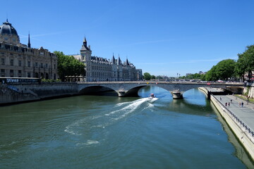 Poster - Palais de Justice et la Seine à Paris.