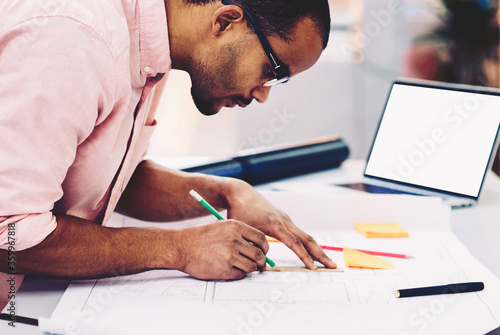Fotografía Concentrated on work engineer making sketch of construction while convert inform