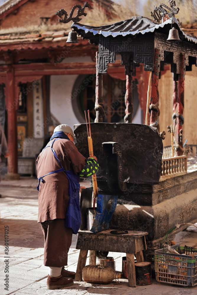 Chinese Buddhist monk-incense sticks-iron censer. Qianfo Grottoes section-Mati Si Temple-Zhangye-Gansu-China-0921 - obrazy, fototapety, plakaty 