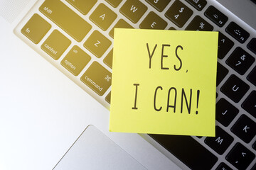 Wall Mural - Yes, i can! word on stick note on top of laptop keyboard