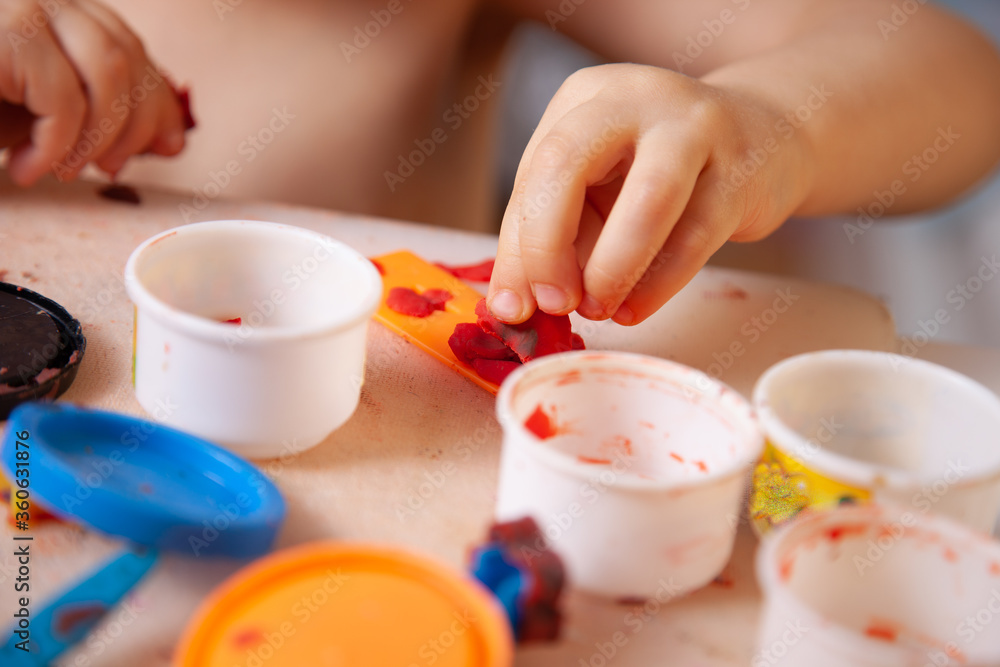 Little child sculpts