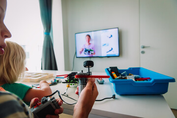 Poster - kids building robot with online robotic technology lesson