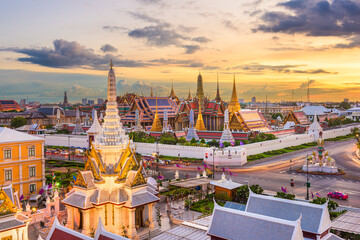 Fototapete - Bangkok, Thailand at the Temple of the Emerald Buddha and Grand Palace