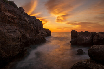 Canvas Print - Sunrise between the rocks of the renega in Oropesa