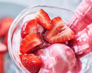 Wall Mural - Strawberry ice cream with fresh ripe strawberries in a glass bowl