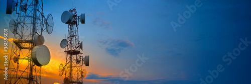 Fotografía Telecommunication towers with wireless antennas on sunset sky