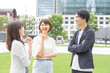 © ponta1414 - ビルバック　オフィスカジュアルの恰好をしたビジネスマン3人のポートレート