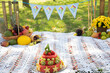 © Angela - Decoração para picnic em comemoração de aniversário de 1 ano de vida. Bolo de aniversário falso, feito com frutas diversas.