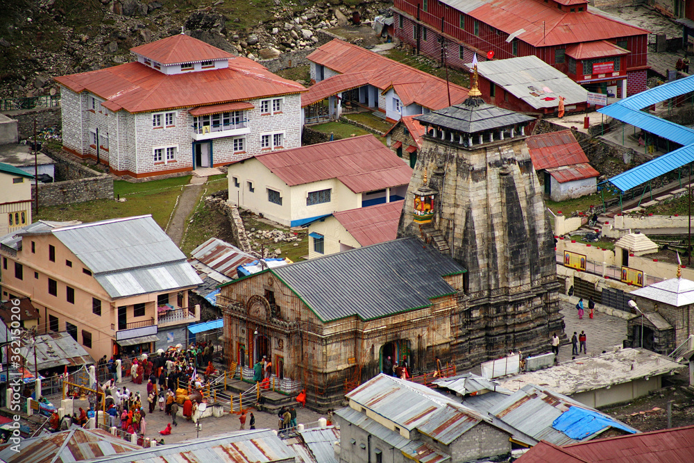 photo-stock-aerial-view-kedarnath-temple-is-a-hindu-temple-dedicated