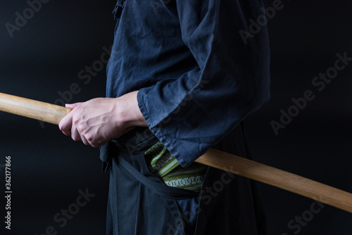 木刀を構える人物 Stock 写真 Adobe Stock 木刀を構える人物 Stock 写真 Adobe Stock