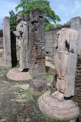 Canvas Print - Vertical shot of Buddha statues at the Ruins of an Ancient City Polonnaruwa, SrÃ­ Lanka