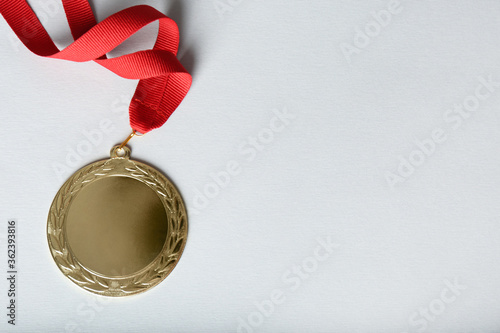 Fotomural Gold medal on white background, top view. Space for design