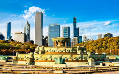 Sticker - Chicago Skyline and Buckingham Fountain at Grant Park in Illinois - United States